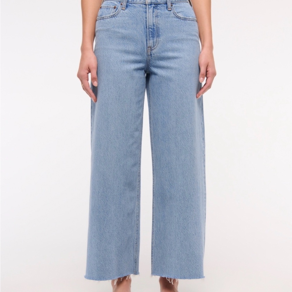 Abercrombie & Fitch High Rise Cropped Wide Leg Jean - Picture 2 of 6